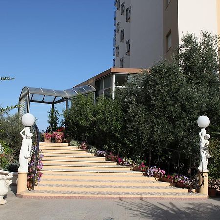 Hotel Plaza Llido Degli Estensi Kültér fotó