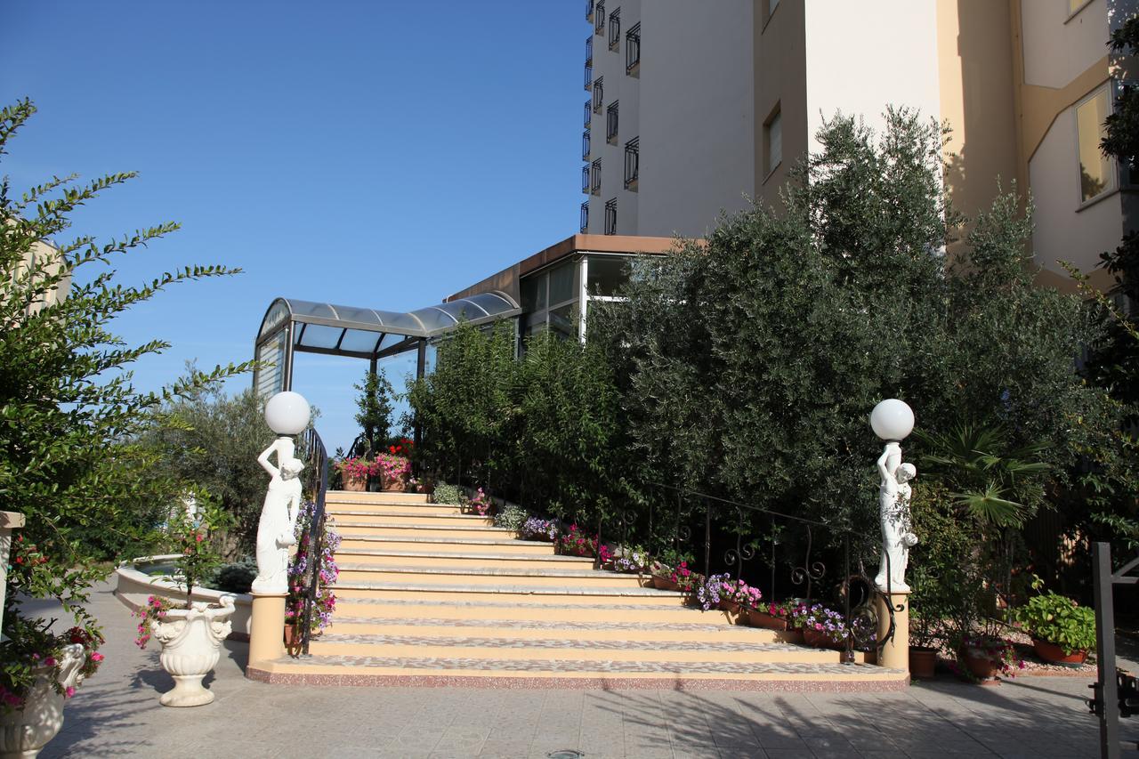 Hotel Plaza Llido Degli Estensi Kültér fotó