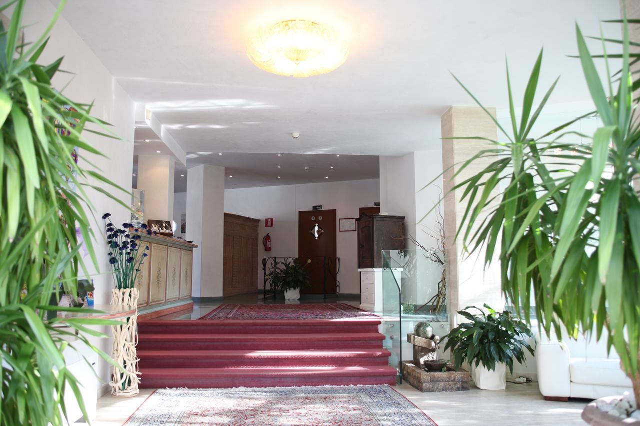 Hotel Plaza Llido Degli Estensi Kültér fotó