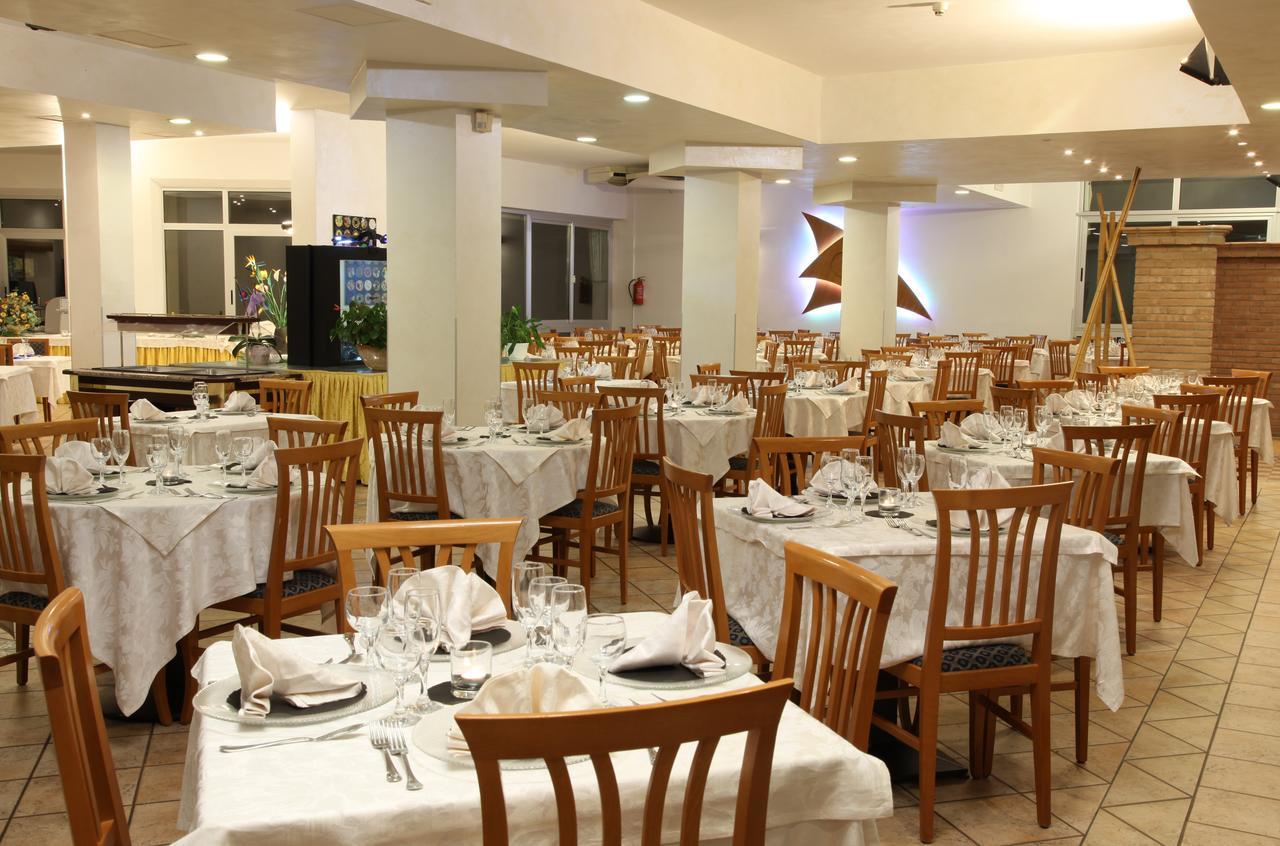 Hotel Plaza Llido Degli Estensi Kültér fotó