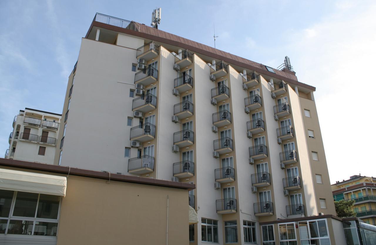 Hotel Plaza Llido Degli Estensi Kültér fotó
