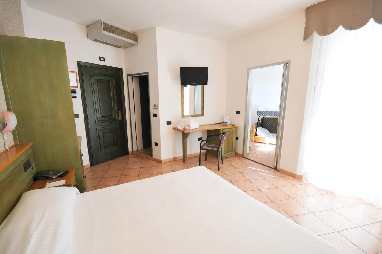 Hotel Plaza Llido Degli Estensi Kültér fotó