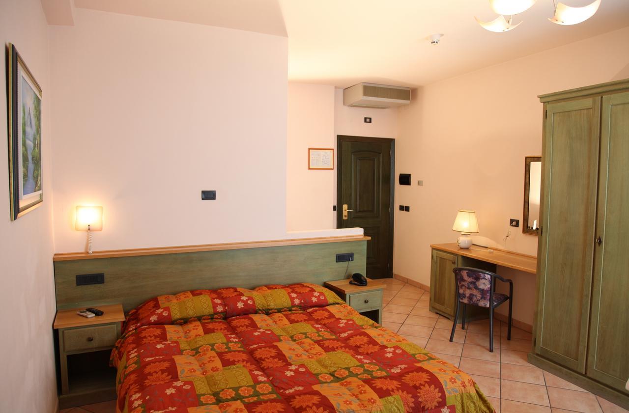 Hotel Plaza Llido Degli Estensi Kültér fotó
