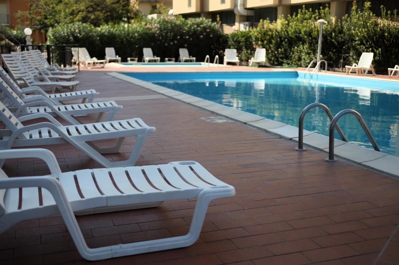 Hotel Plaza Llido Degli Estensi Kültér fotó