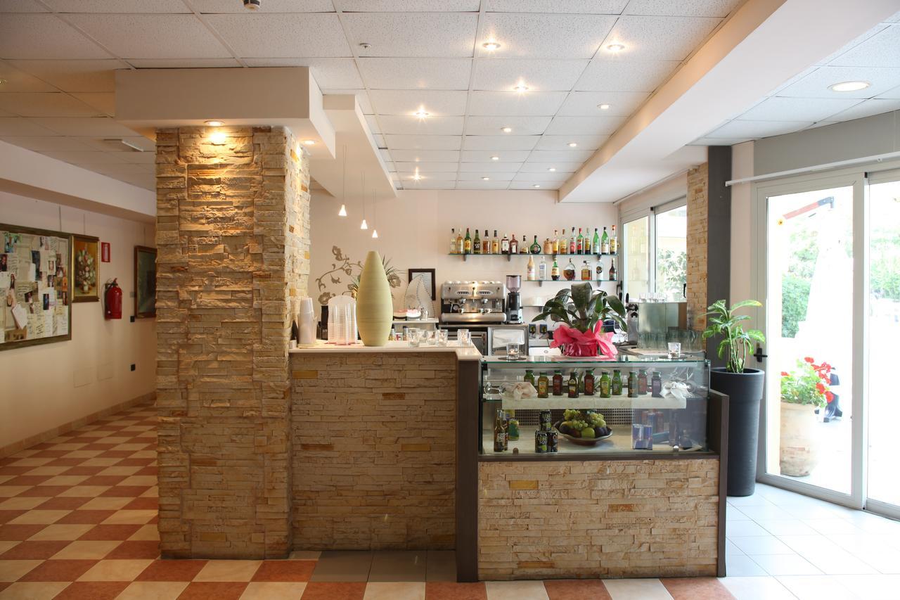 Hotel Plaza Llido Degli Estensi Kültér fotó