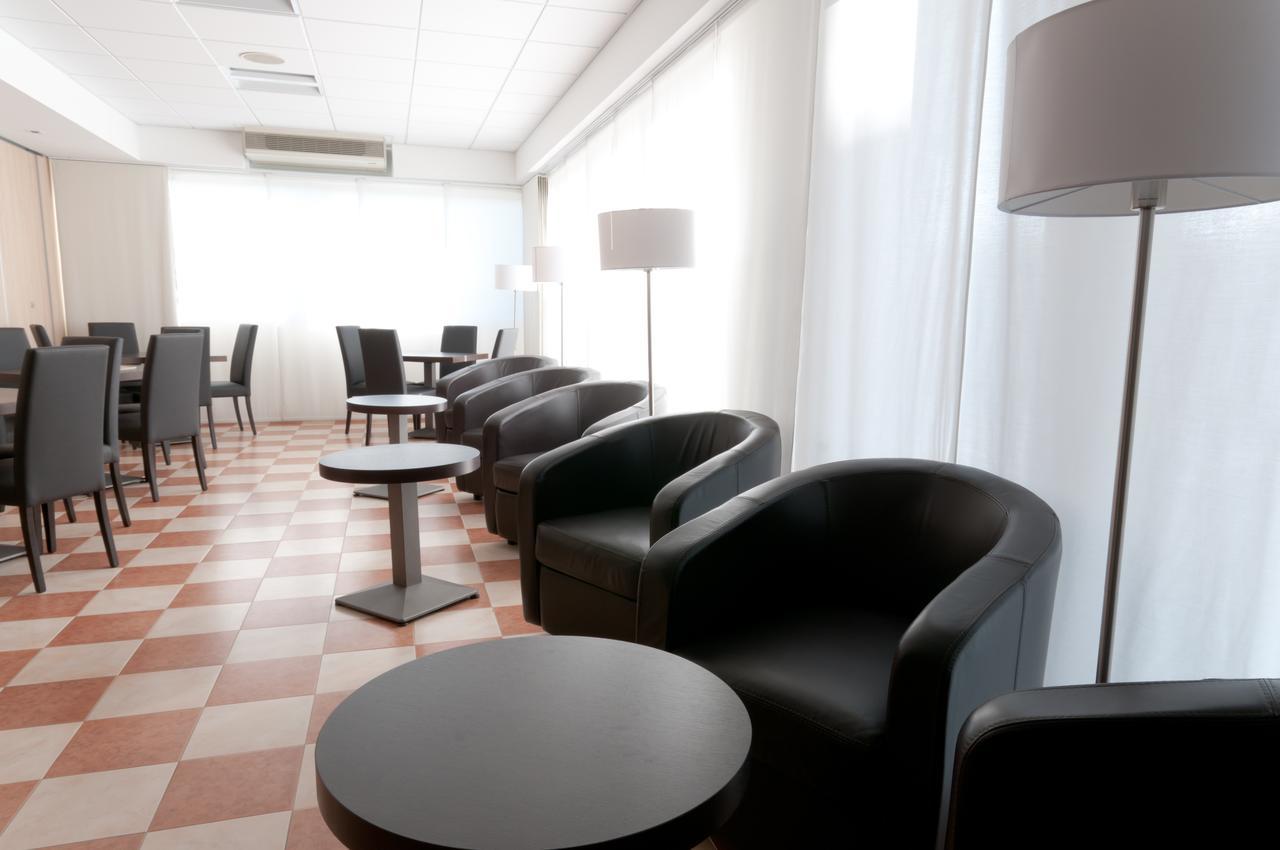Hotel Plaza Llido Degli Estensi Kültér fotó