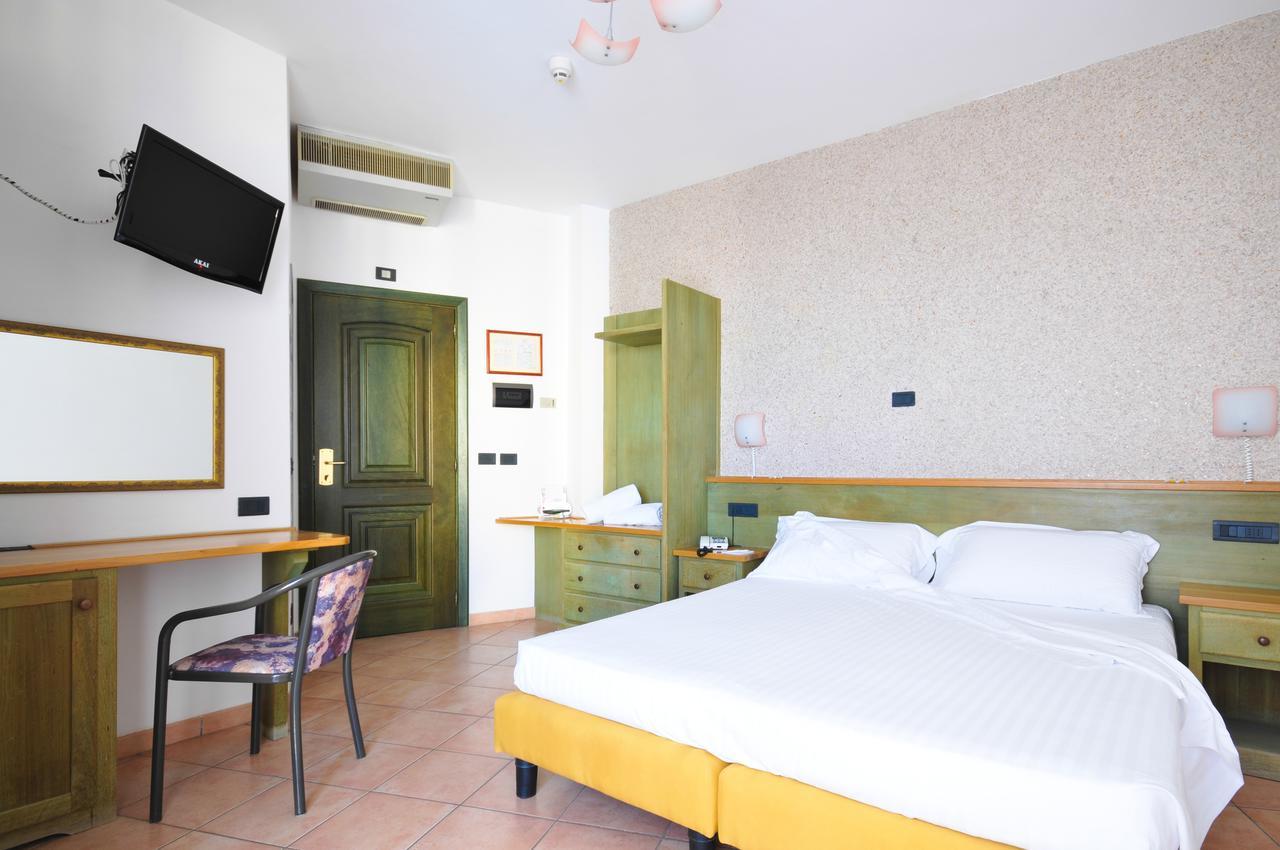 Hotel Plaza Llido Degli Estensi Kültér fotó