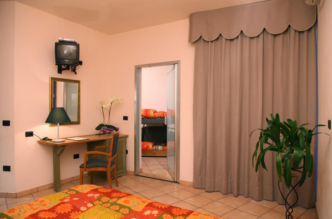 Hotel Plaza Llido Degli Estensi Kültér fotó