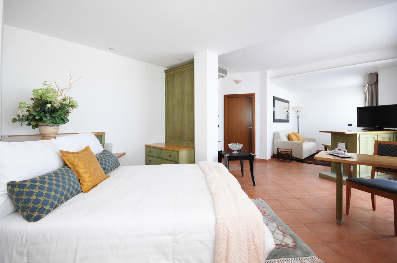 Hotel Plaza Llido Degli Estensi Kültér fotó