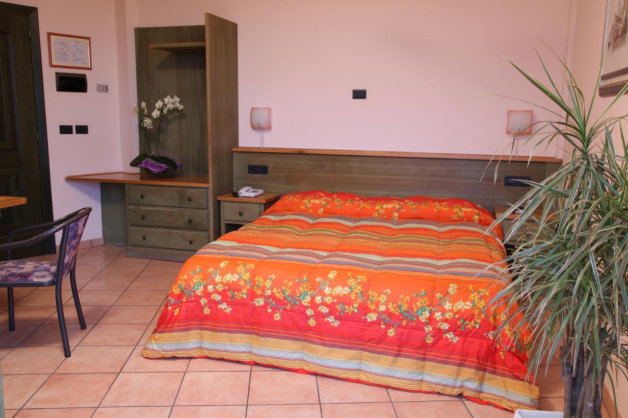 Hotel Plaza Llido Degli Estensi Kültér fotó