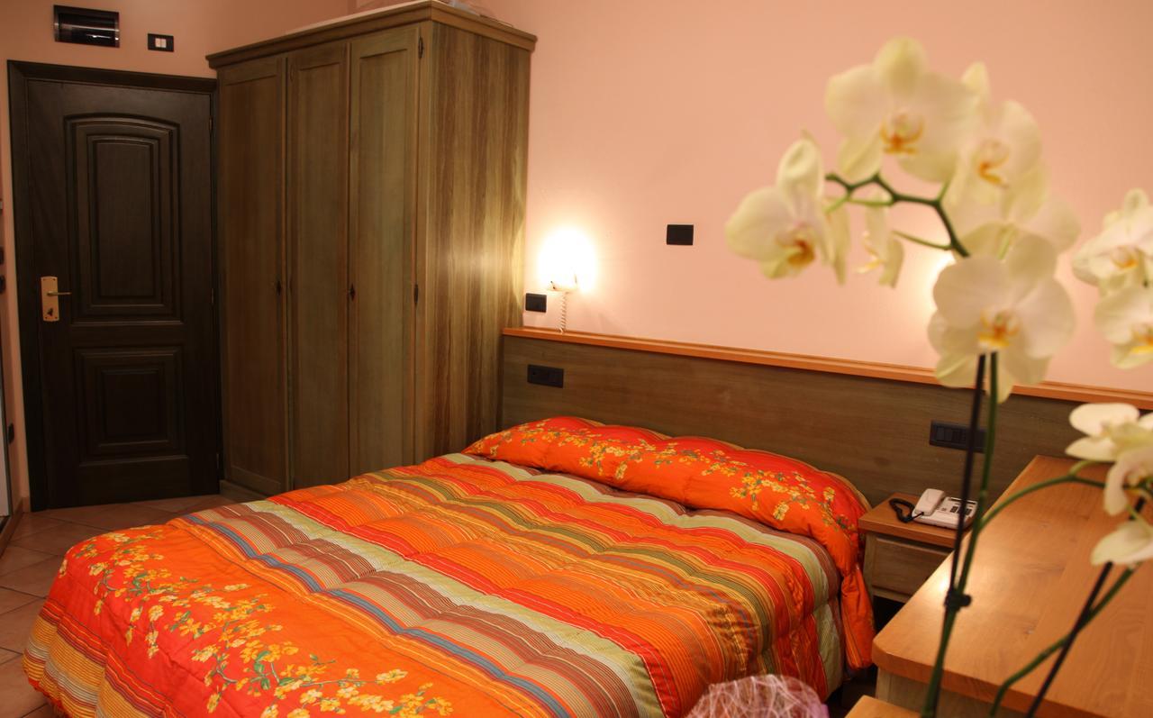 Hotel Plaza Llido Degli Estensi Kültér fotó