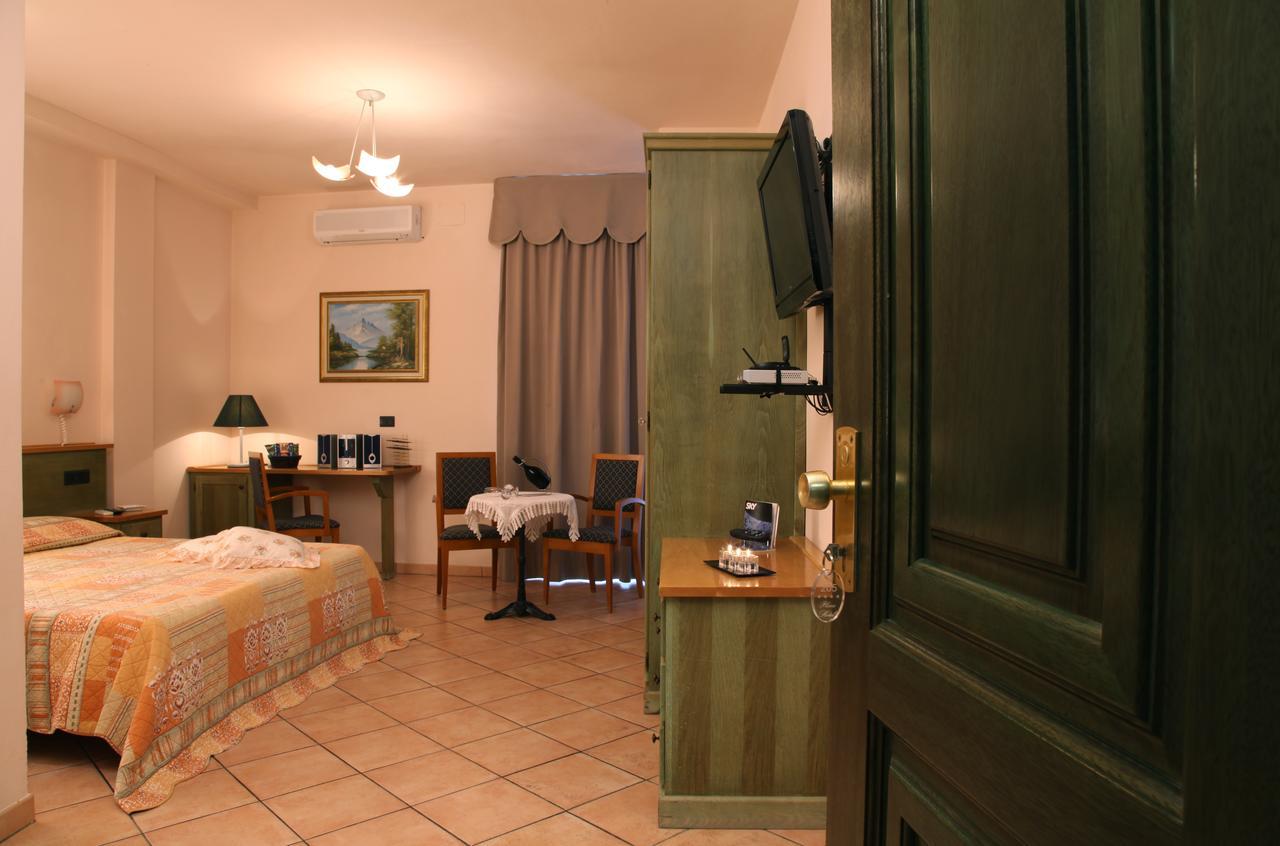 Hotel Plaza Llido Degli Estensi Kültér fotó