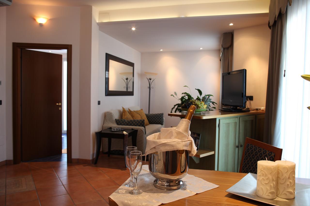 Hotel Plaza Llido Degli Estensi Kültér fotó