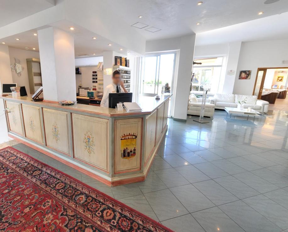Hotel Plaza Llido Degli Estensi Kültér fotó