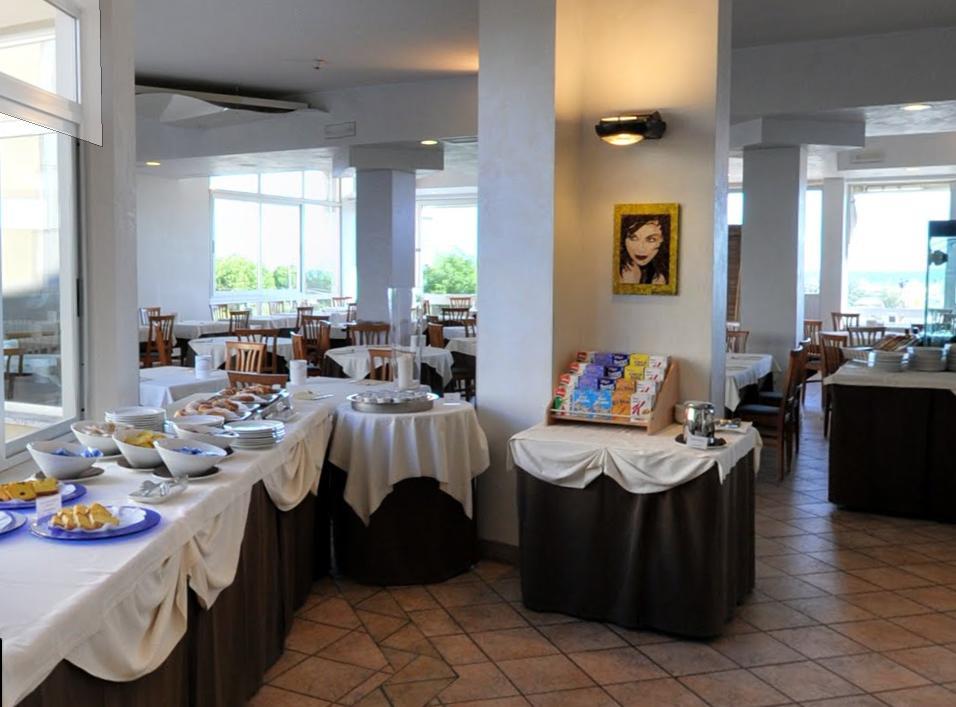 Hotel Plaza Llido Degli Estensi Kültér fotó