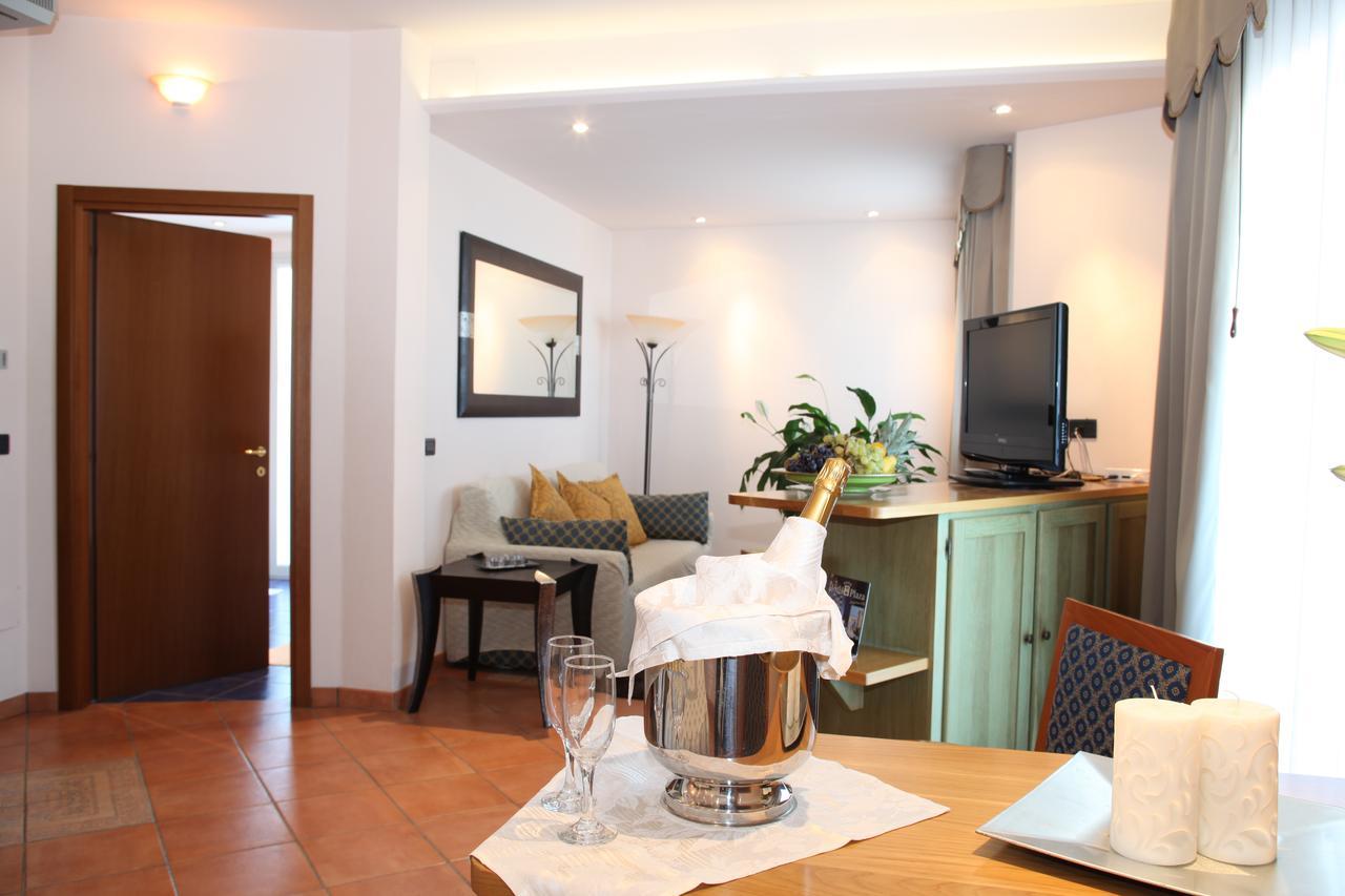 Hotel Plaza Llido Degli Estensi Kültér fotó